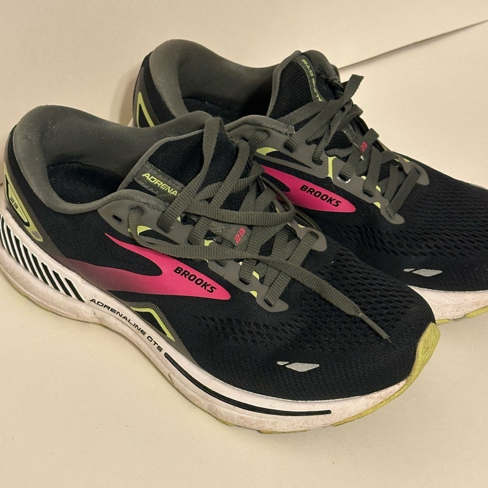 Brooks Size 8 Guardrails‎ - Picture 2 of 6